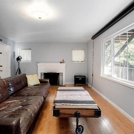 Large 1 Bedroom Apartment, Home Theater, Fireplace เบิร์กลีย์ ภายนอก รูปภาพ